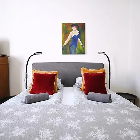 Beige And Red 3city In With Outdoor Parking By Renters * Sopot