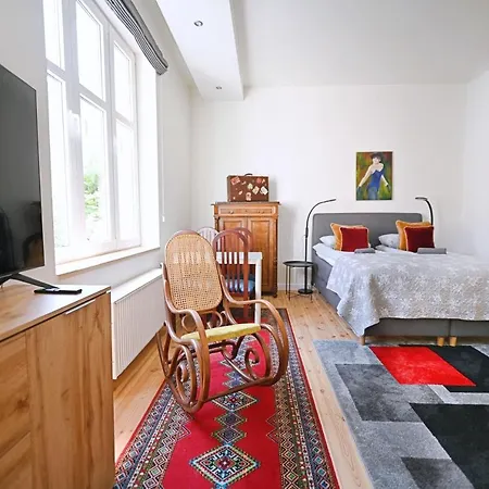 アパート Beige And Red 3city In By Renters *