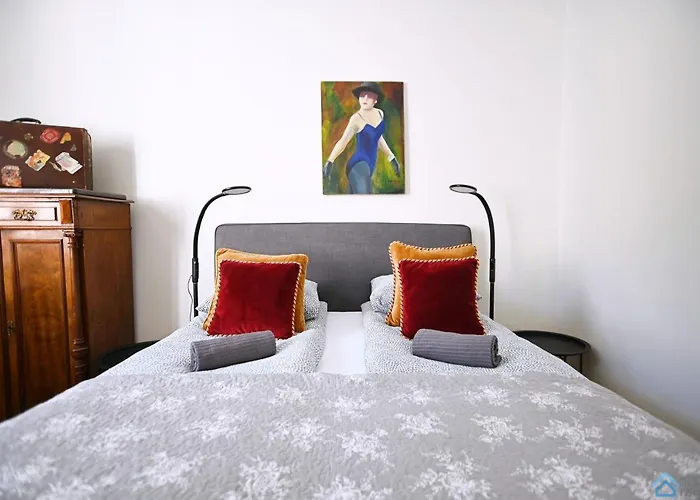 Beige And Red 3city In With Outdoor Parking By Renters * Sopot